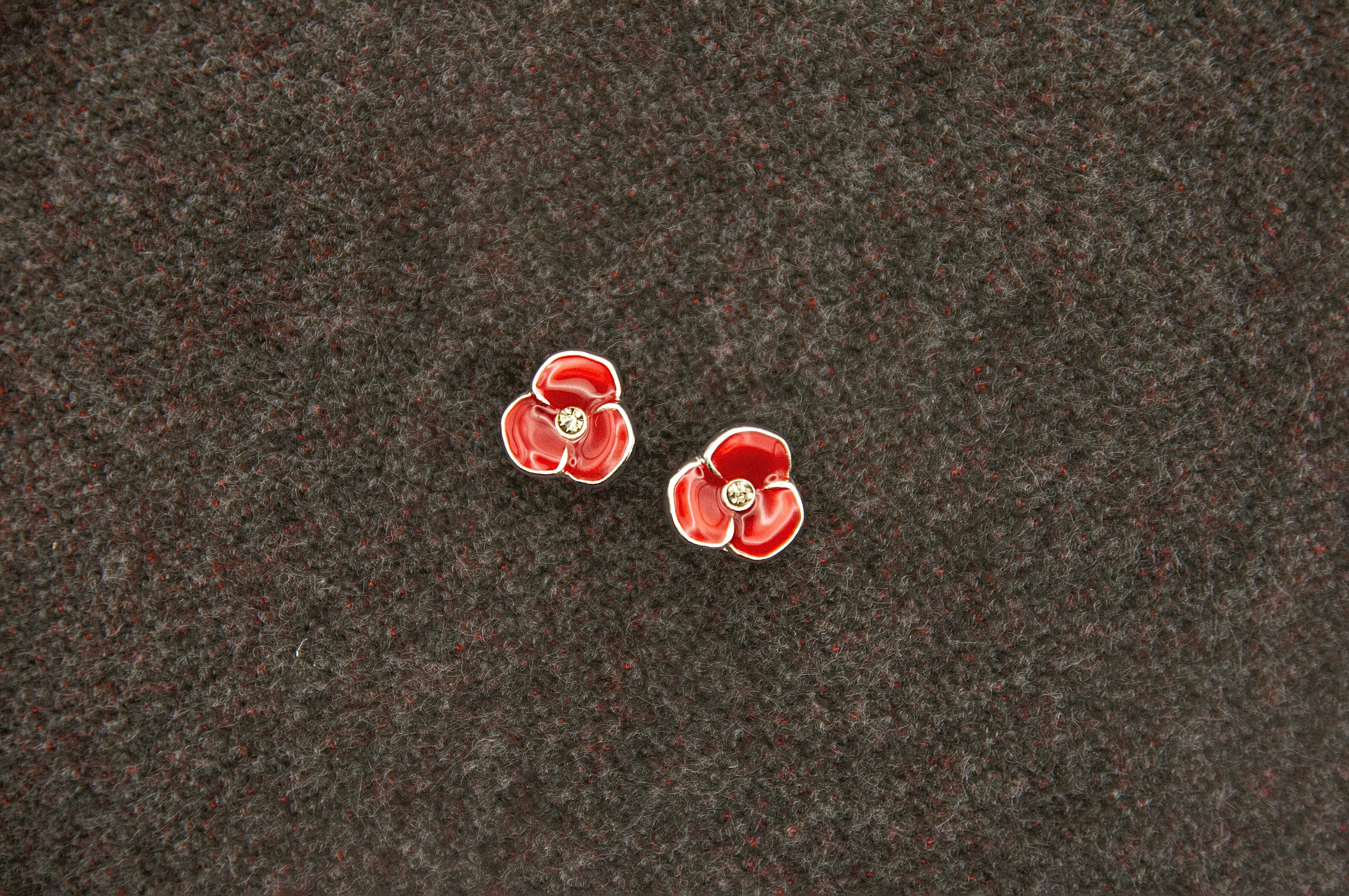 Red poppy-shaped earrings 